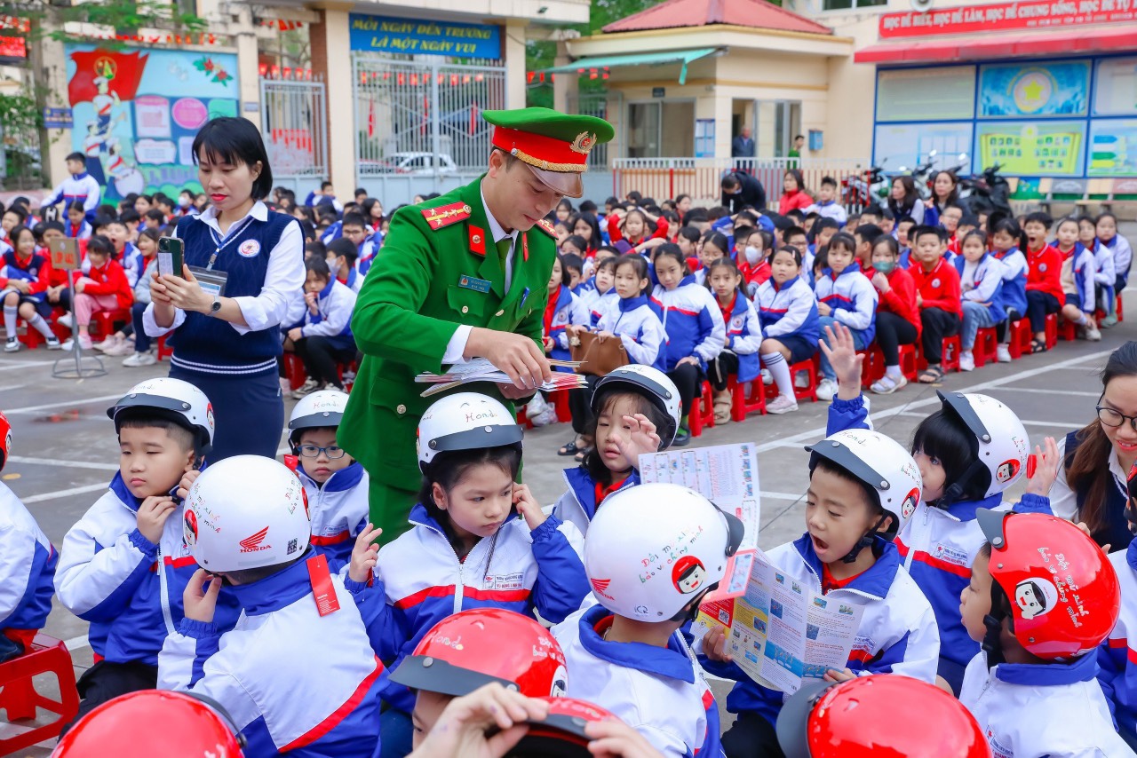 Công an phường Hạ Lý (quận Hồng Bàng): Hoàn thành công tác tuyên truyền Luật Căn cước